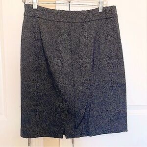 Ann Taylor black & White lined skirt - Poly-Wool - Size 10.